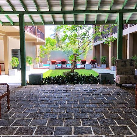 Waves By Tranquil Hotel Negombo Buitenkant foto
