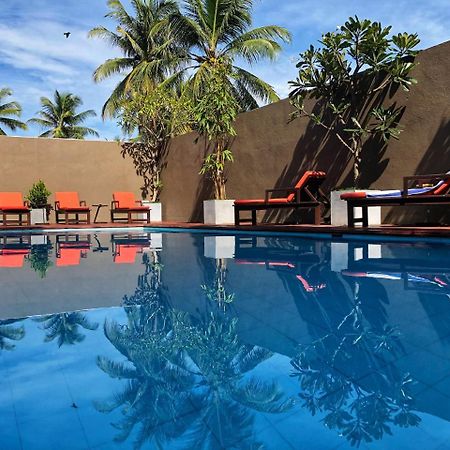 Waves By Tranquil Hotel Negombo Buitenkant foto