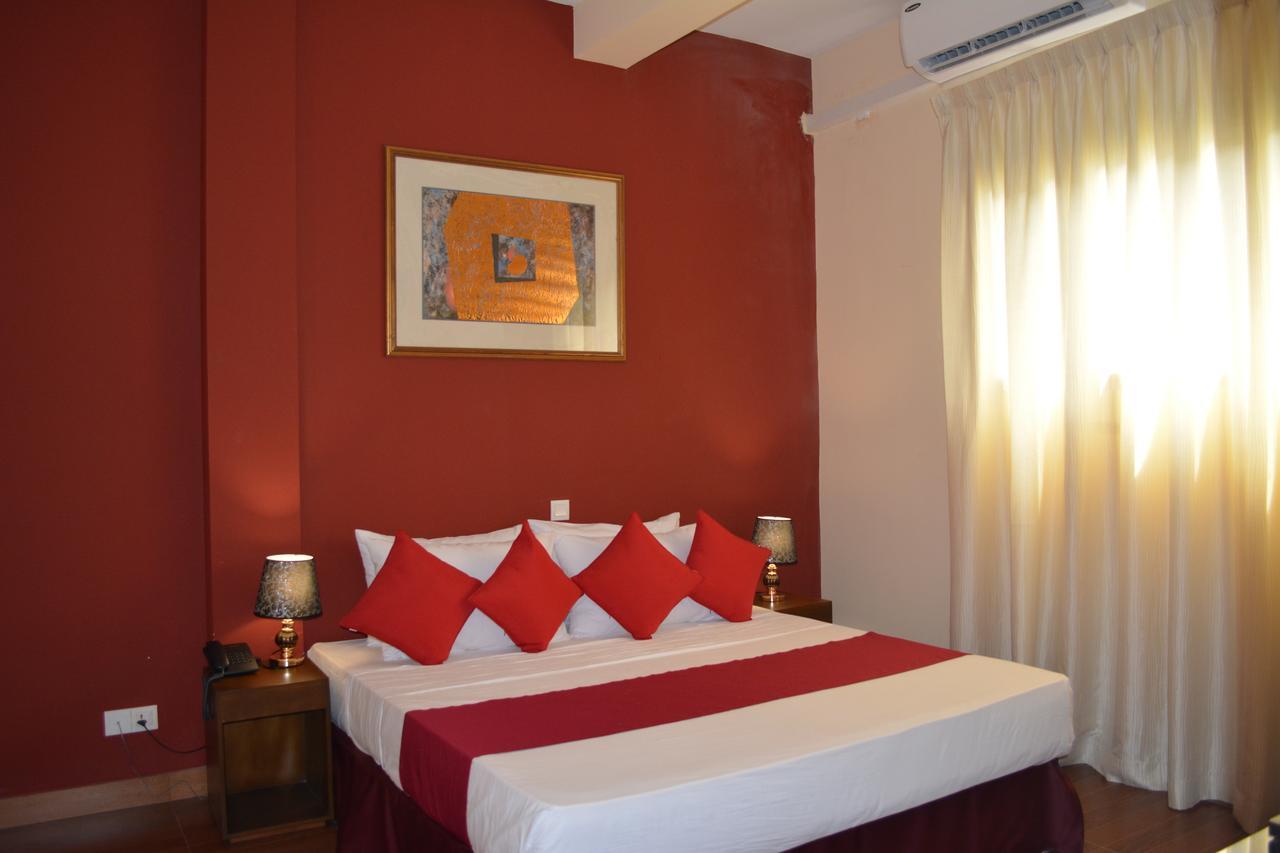 Waves By Tranquil Hotel Negombo Buitenkant foto