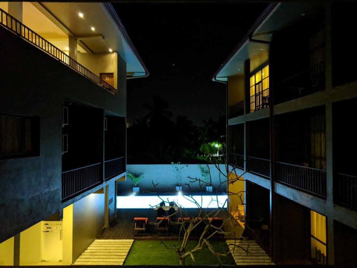 Waves By Tranquil Hotel Negombo Buitenkant foto
