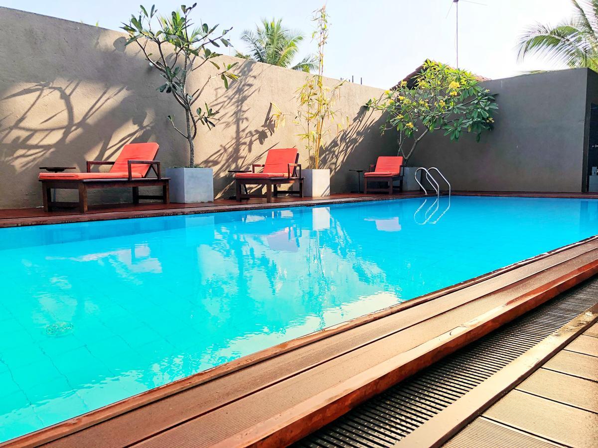 Waves By Tranquil Hotel Negombo Buitenkant foto