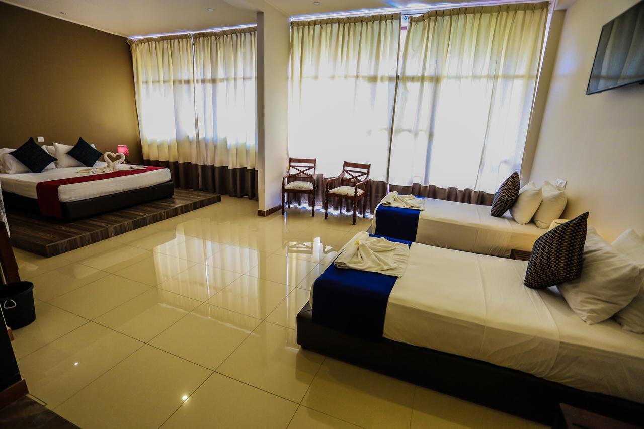 Waves By Tranquil Hotel Negombo Buitenkant foto