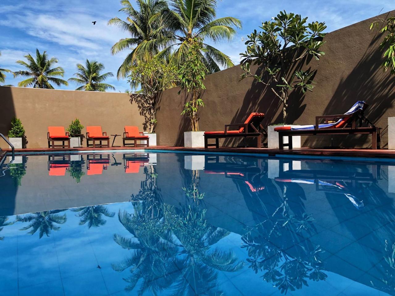 Waves By Tranquil Hotel Negombo Buitenkant foto