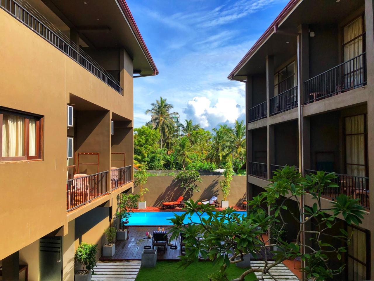 Waves By Tranquil Hotel Negombo Buitenkant foto