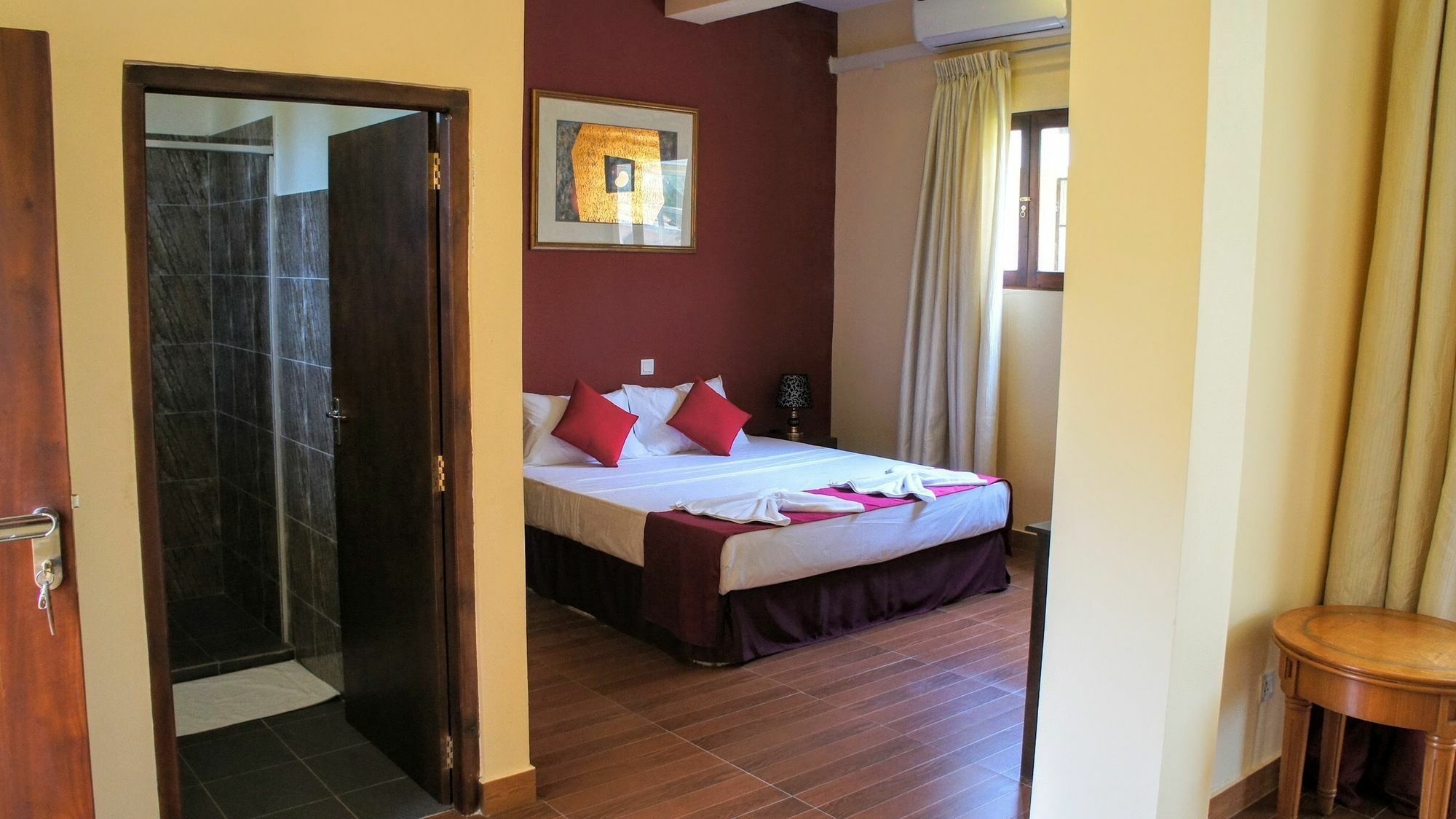 Waves By Tranquil Hotel Negombo Buitenkant foto