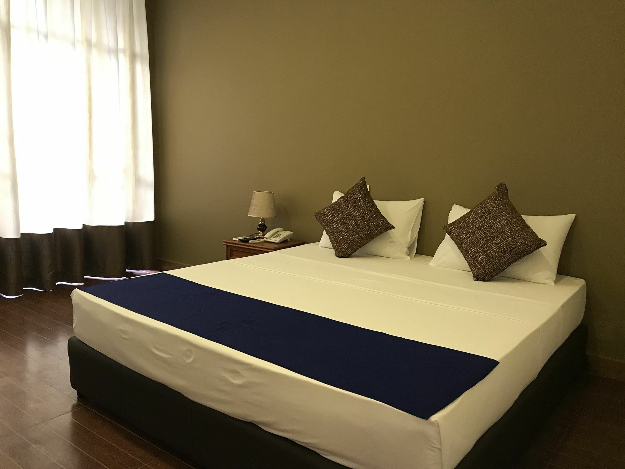 Waves By Tranquil Hotel Negombo Buitenkant foto