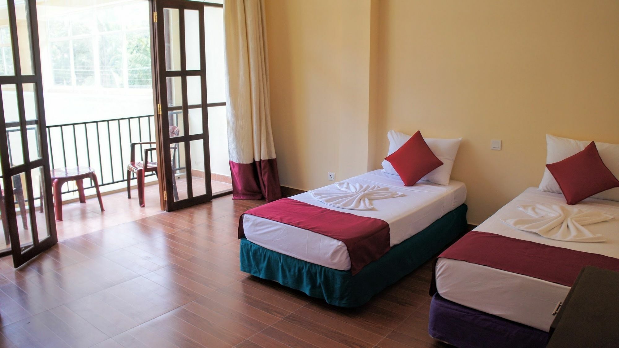 Waves By Tranquil Hotel Negombo Buitenkant foto