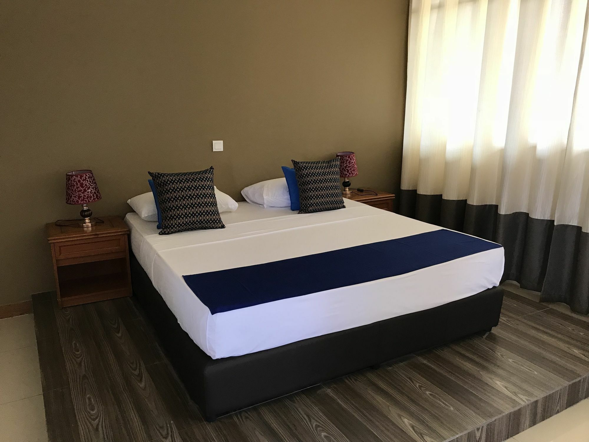 Waves By Tranquil Hotel Negombo Buitenkant foto