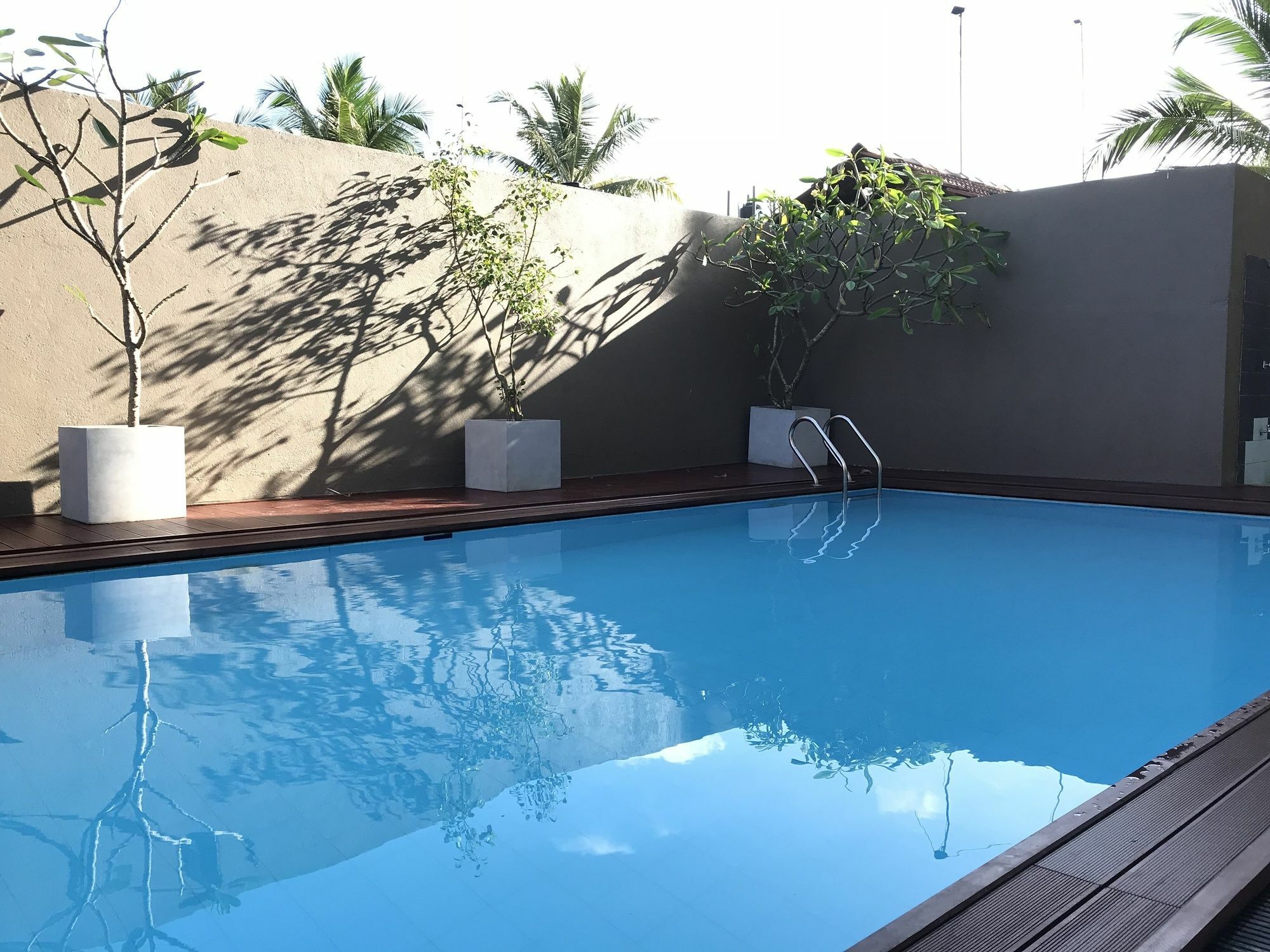 Waves By Tranquil Hotel Negombo Buitenkant foto