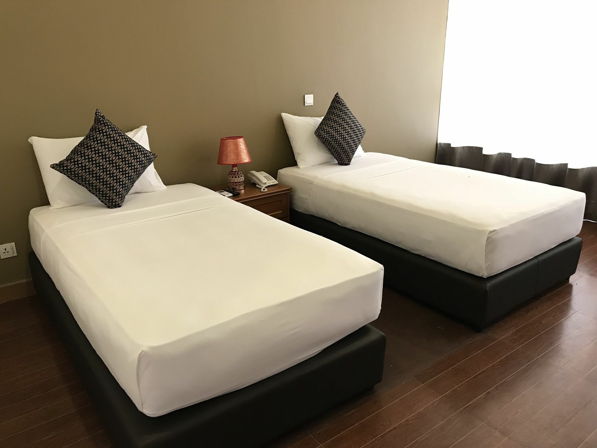 Waves By Tranquil Hotel Negombo Buitenkant foto